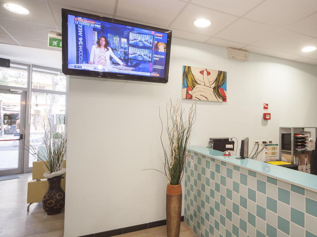 Hotel Colombo Riccione Exterior photo